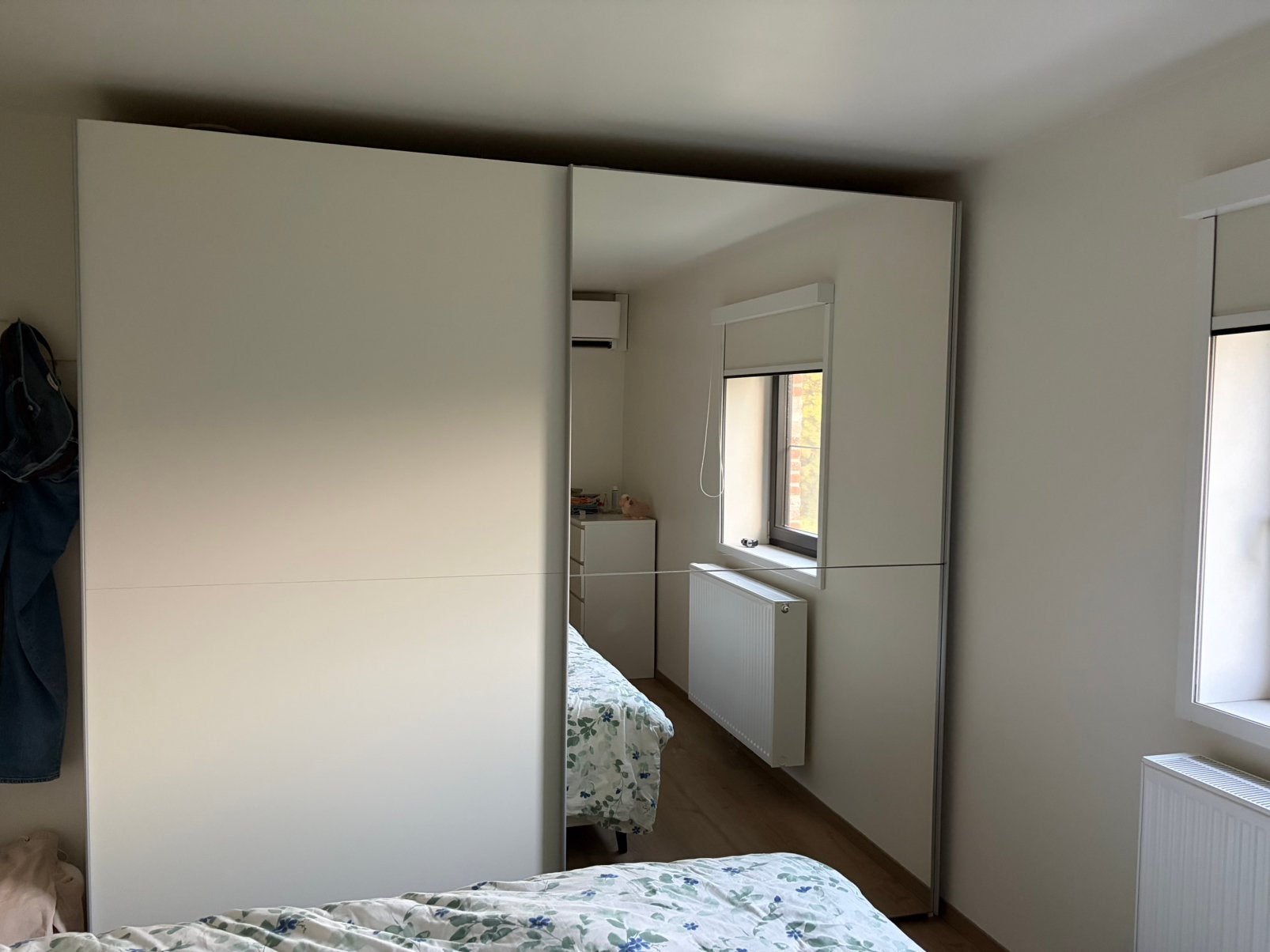 Kleerkast wit met spiegel 250 x 236 x 63 cm, Ophalen, Zo goed als nieuw