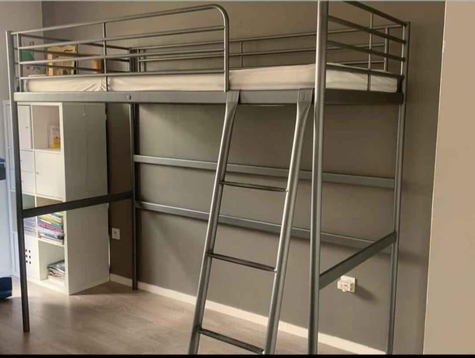 Lit mezzanine Svarta ikea metallique gris, Maison & Meubles, Chambre à coucher | Lits superposés & Lits mezzanines, Lit mezzanine