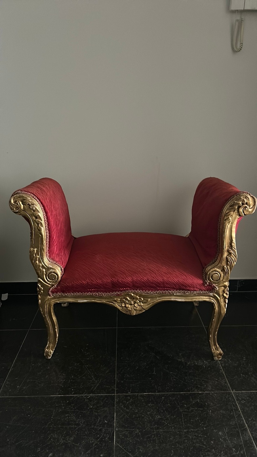Chaise Louis IX, Enlèvement