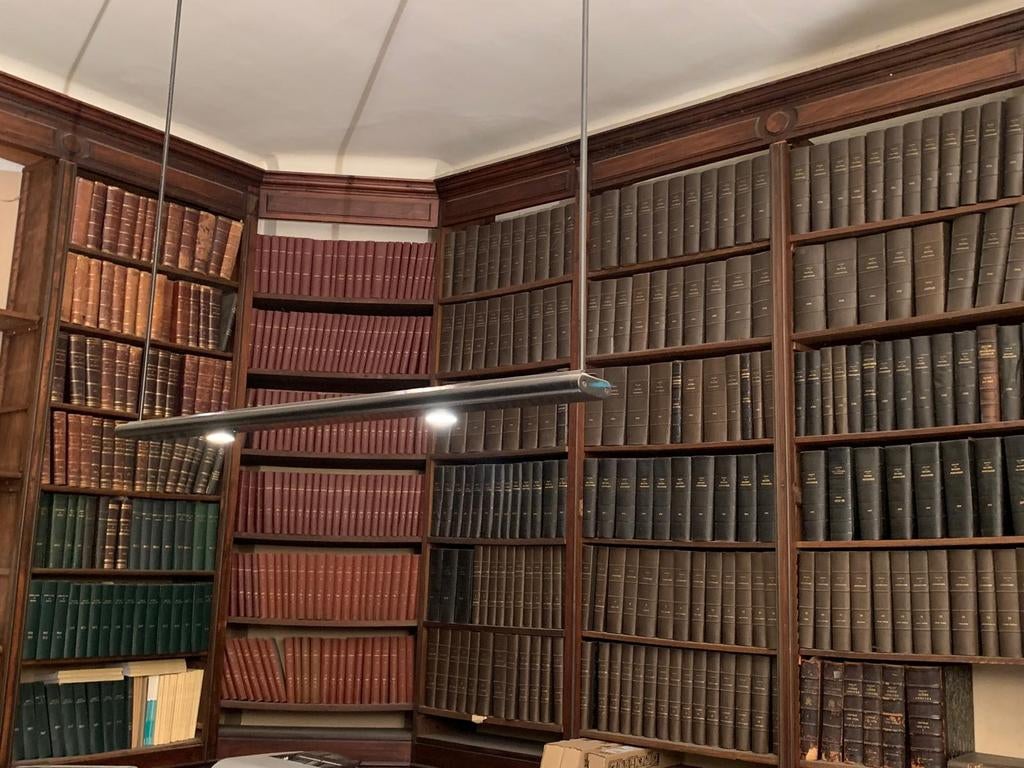 Bibliothèque de livres anciens, Enlèvement