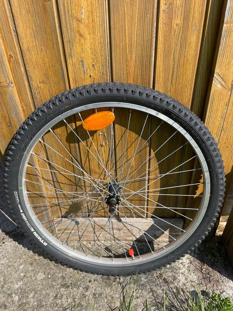 Roue avant 26 pouces vtt. Ch a air et pneu neuf., Vélos & Vélomoteurs, Vélos Pièces, Enlèvement, Neuf, Pneu