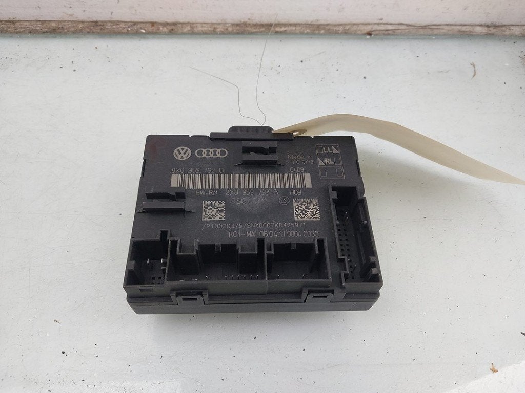 COMPUTER CENTRALE VERGRENDELING Audi A1 (8X1 / 8XK), Info@audi.de, Audi, Audi AG, Gebruikt