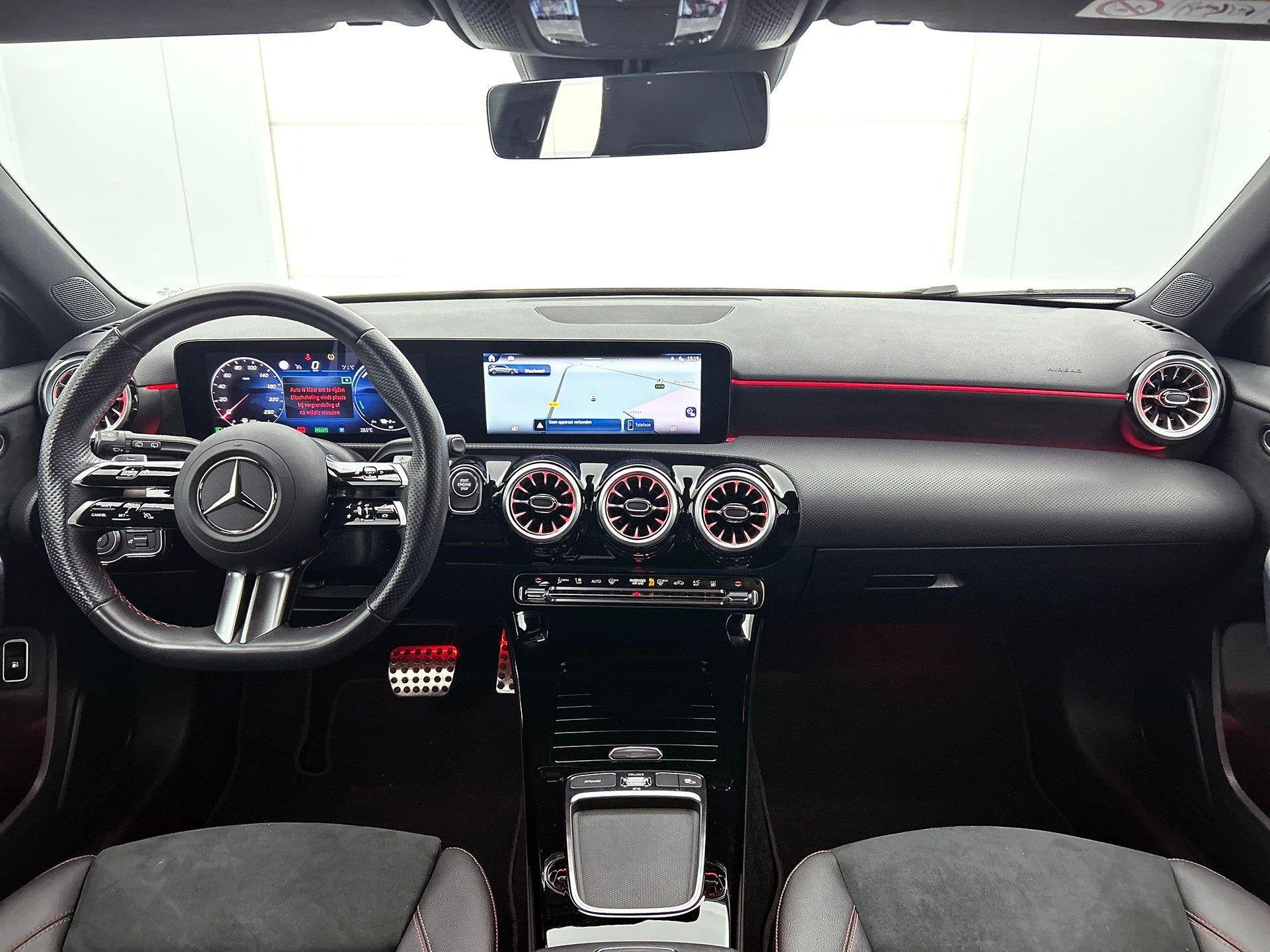 Mercedes-Benz A-Klasse 250 e AMG Line | Night Pack | Smartph, Auto's, Dealer onderhouden, Stof, Gebruikt, Zwart