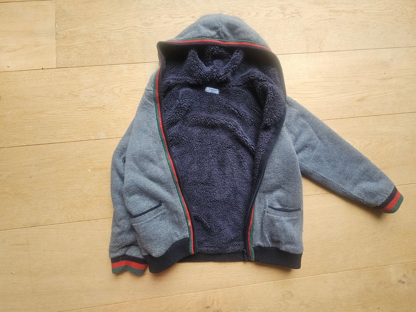 Zgan mooie teddy gevoerde MAYORAL trui + kap + rits 6J, Verzenden, MAYORAL
