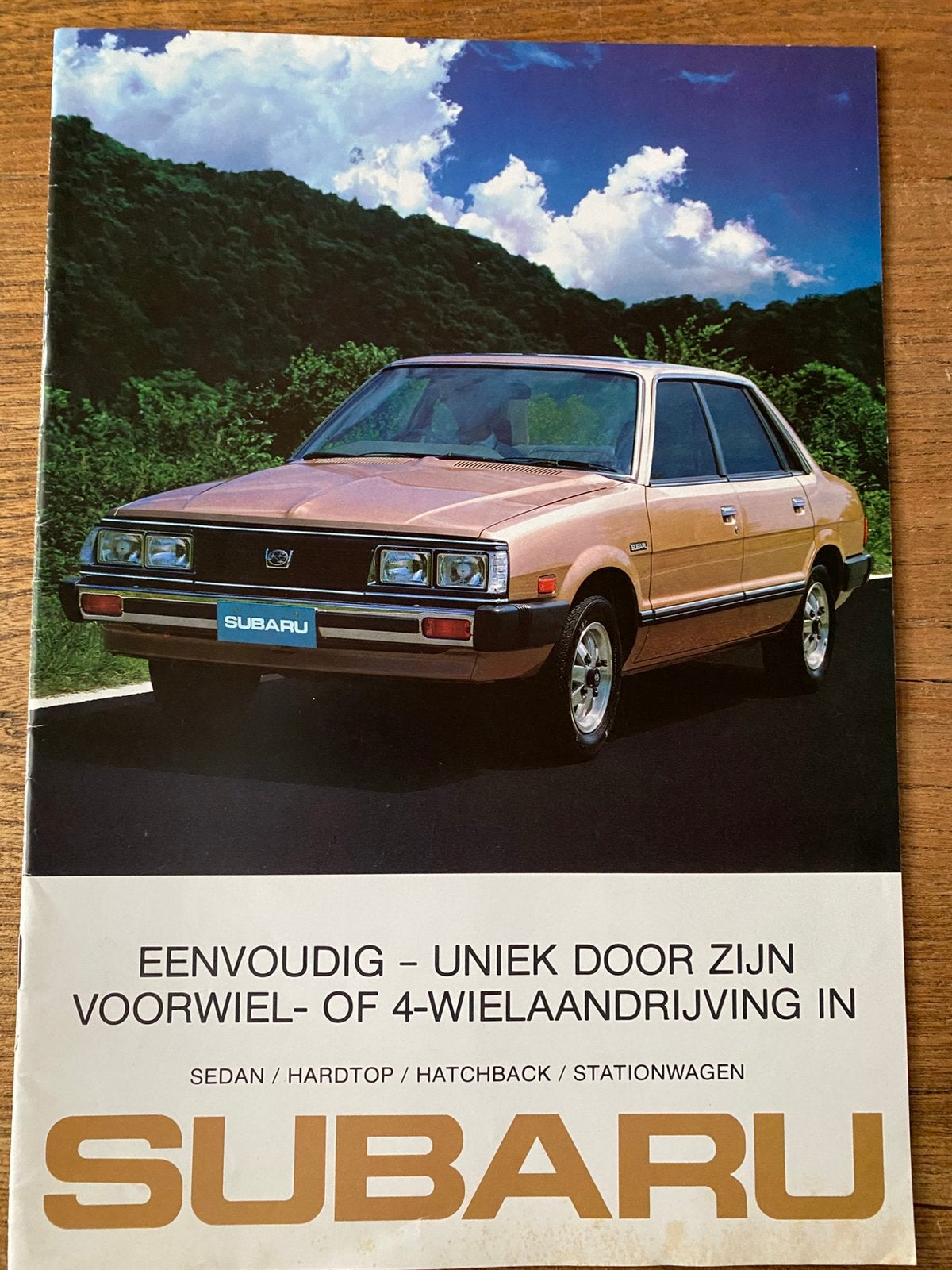 Oldtimer SUBARU - 1982 autofolder, Verzenden, Zo goed als nieuw, Overige merken