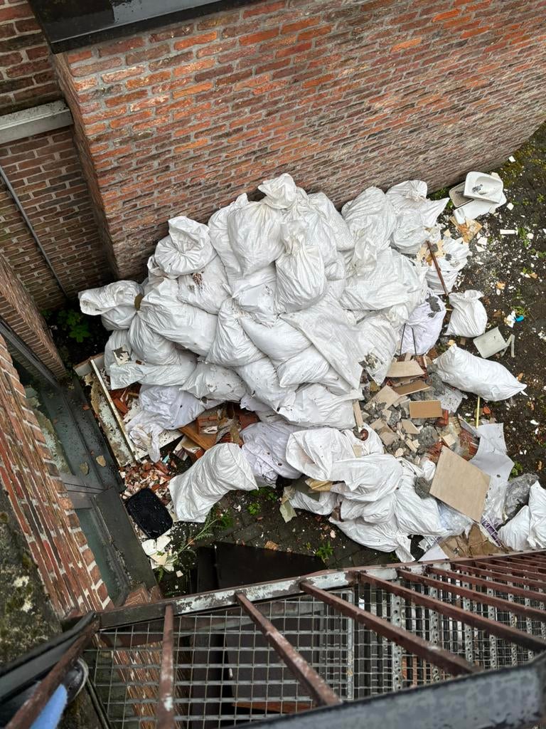 Gezocht: afvoer van 150 zakken puin tegen betaling, Doe-het-zelf en Bouw, Ophalen