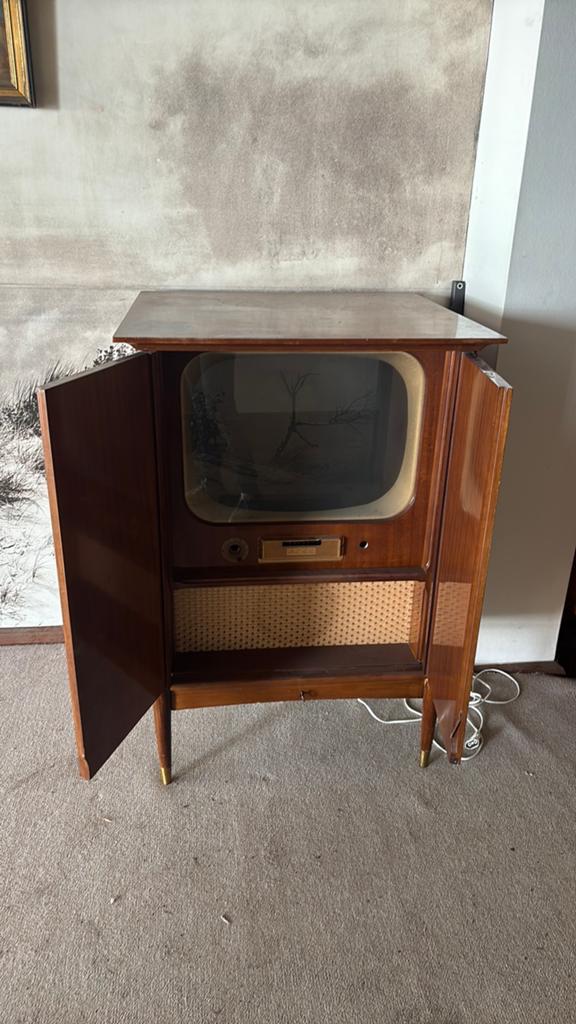 Ancienne TV Radio, Enlèvement