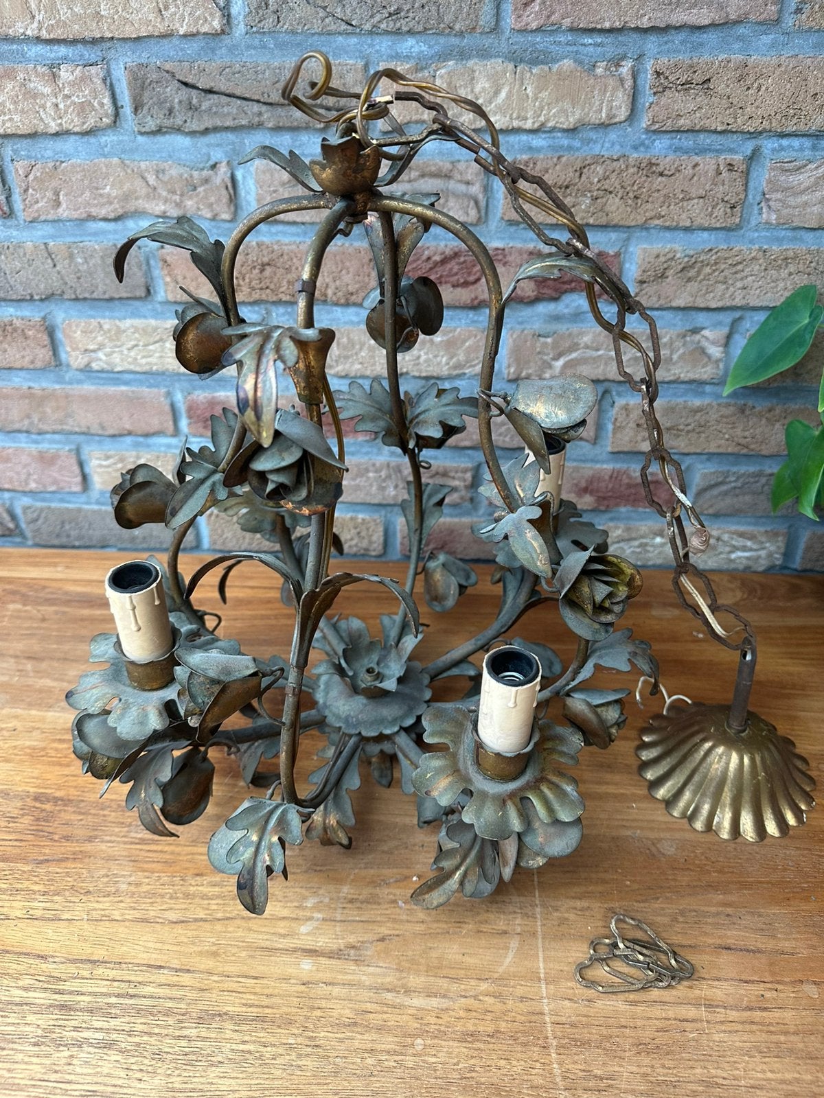 Ancien lustre, Enlèvement, Utilisé