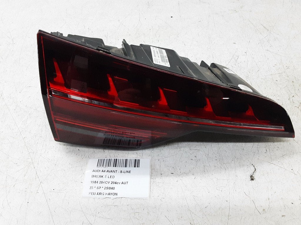 PANNEAU ARRIÈRE GAUCHE AVEC LAMPE Audi A4 Avant (B9), Mevr. I. Hauben, Audi, Utilisé, Rue de l'Espoir 34 34
4030  GRIVEGNÉE, BE