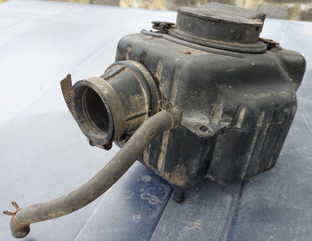Originele Suzuki DR400S airbox (1980-1985), Motoren, Ophalen of Verzenden, Gebruikt