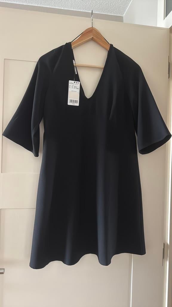 Robe moyenne noire Mango, Manches courtes, Taille 38/40 (M), Enlèvement ou Envoi, Comme neuf