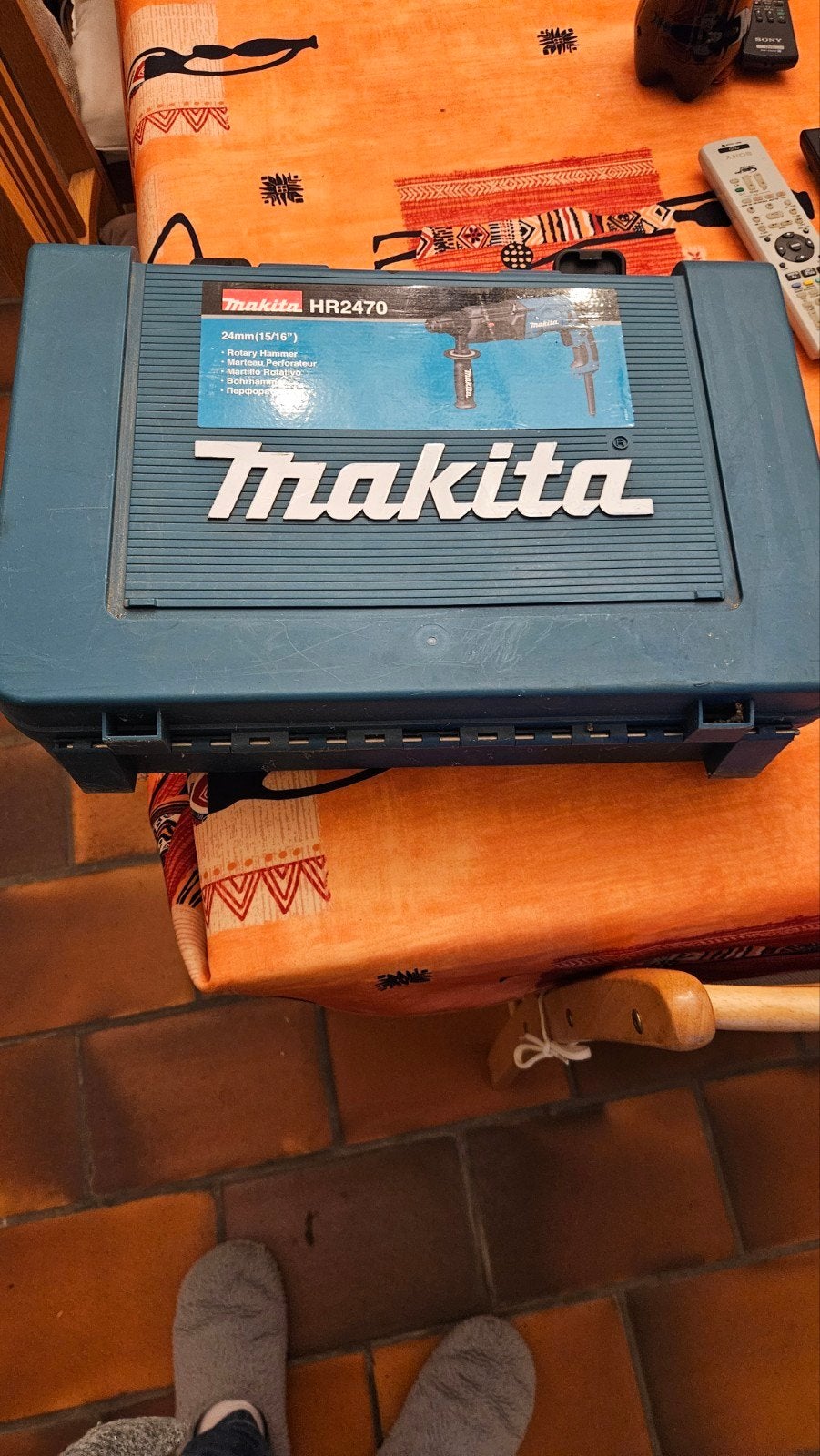 Perforateur burineur Makita HR2470  à  retirer à Eghezée, Bricolage & Construction, 600 watts ou plus, Enlèvement, Utilisé, Mécanisme de percussion