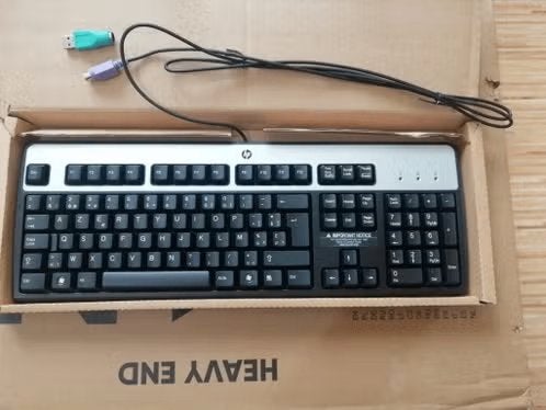 32x NIEUWE Toetsenborden – €4 per stuk of €70 voor alles, Computers en Software, Toetsenborden, Ophalen, Logitech, Bedraad, Nieuw
