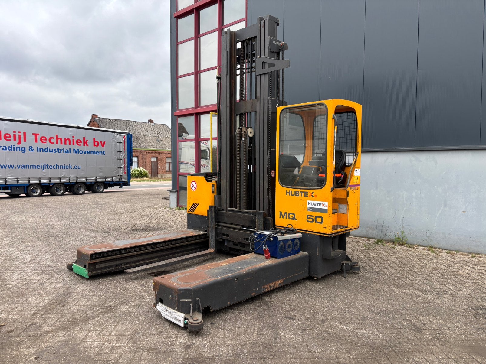 Chargeur latéral quadridirectionnel Hubtex MQ 50 2050, Articles professionnels, Machines & Construction | Chariots élévateurs & Transport interne