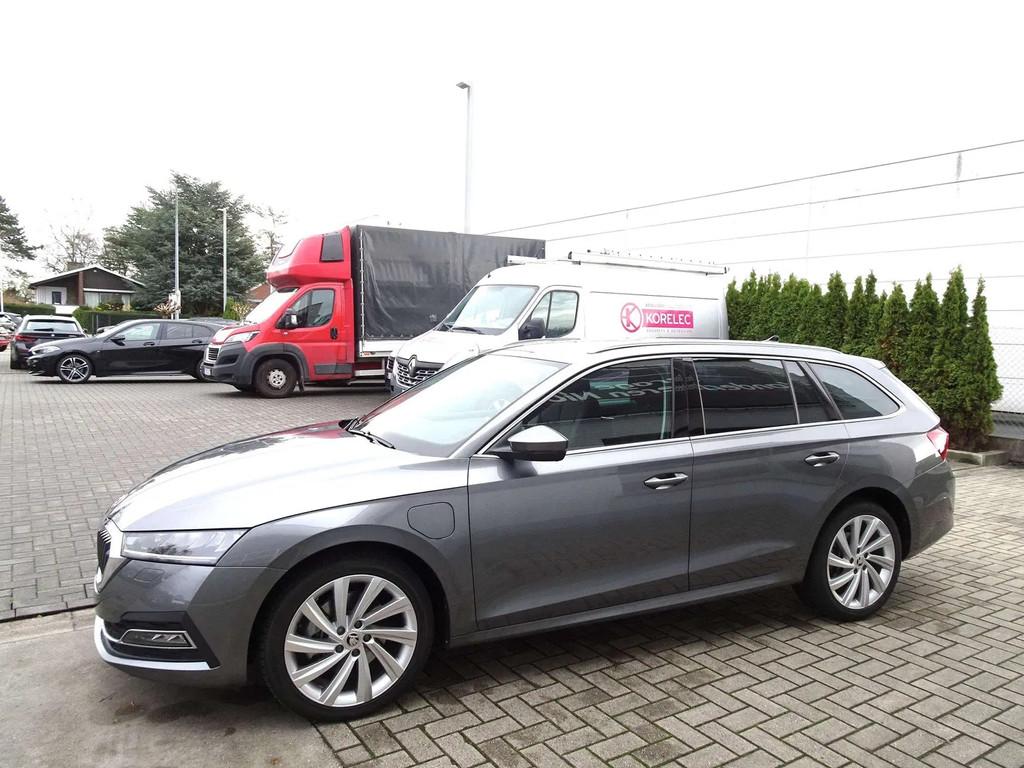 Skoda Octavia 1.4TSi iV DSG,CARPLAY,ADAPT CRUISE,FULL LED,PD, Autos, Argent ou Gris, Achat, Entreprise, Noir