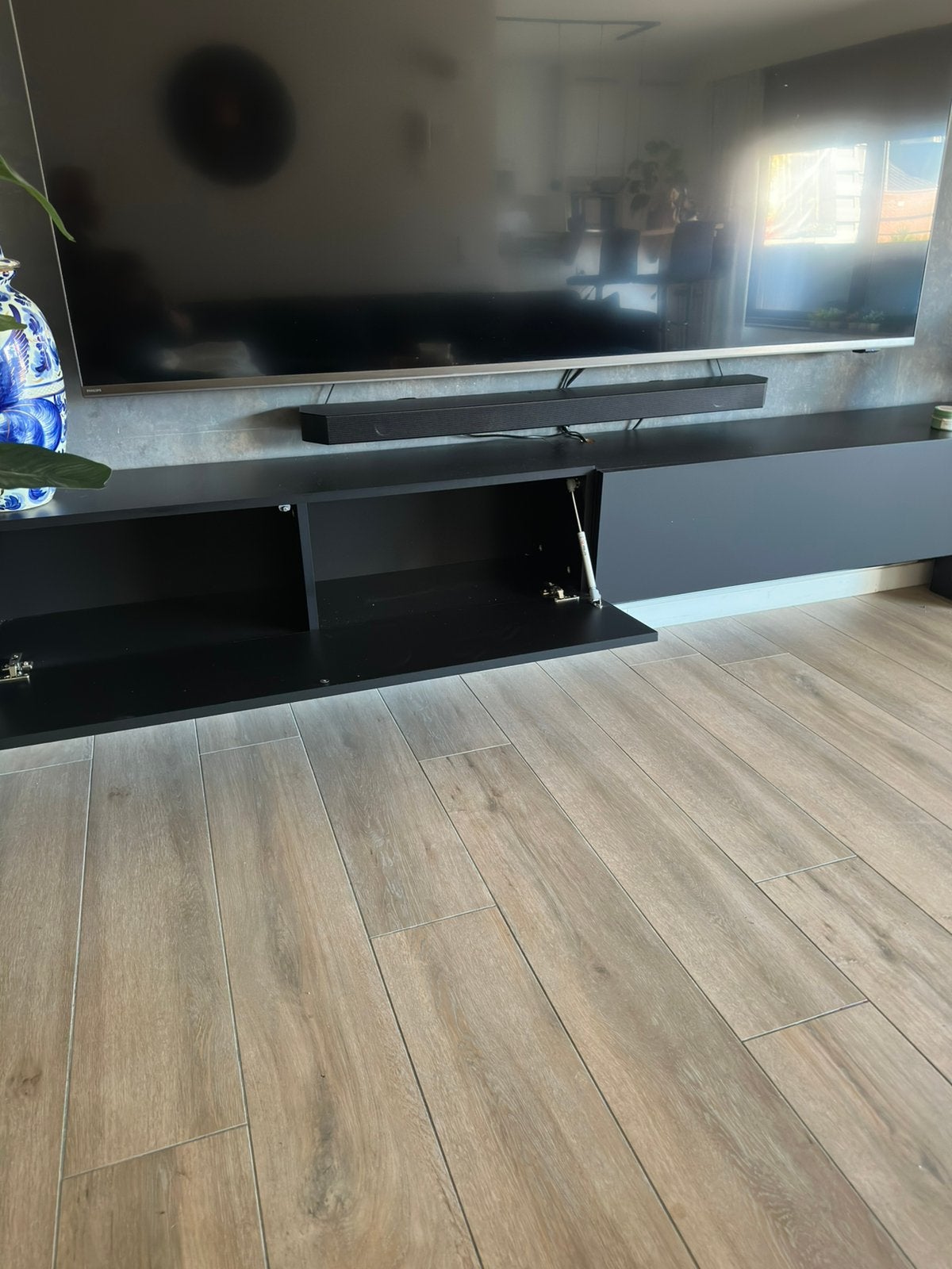 Te koop 2 zwarte hangkastjes met deur, Huis en Inrichting, Ophalen, Zo goed als nieuw