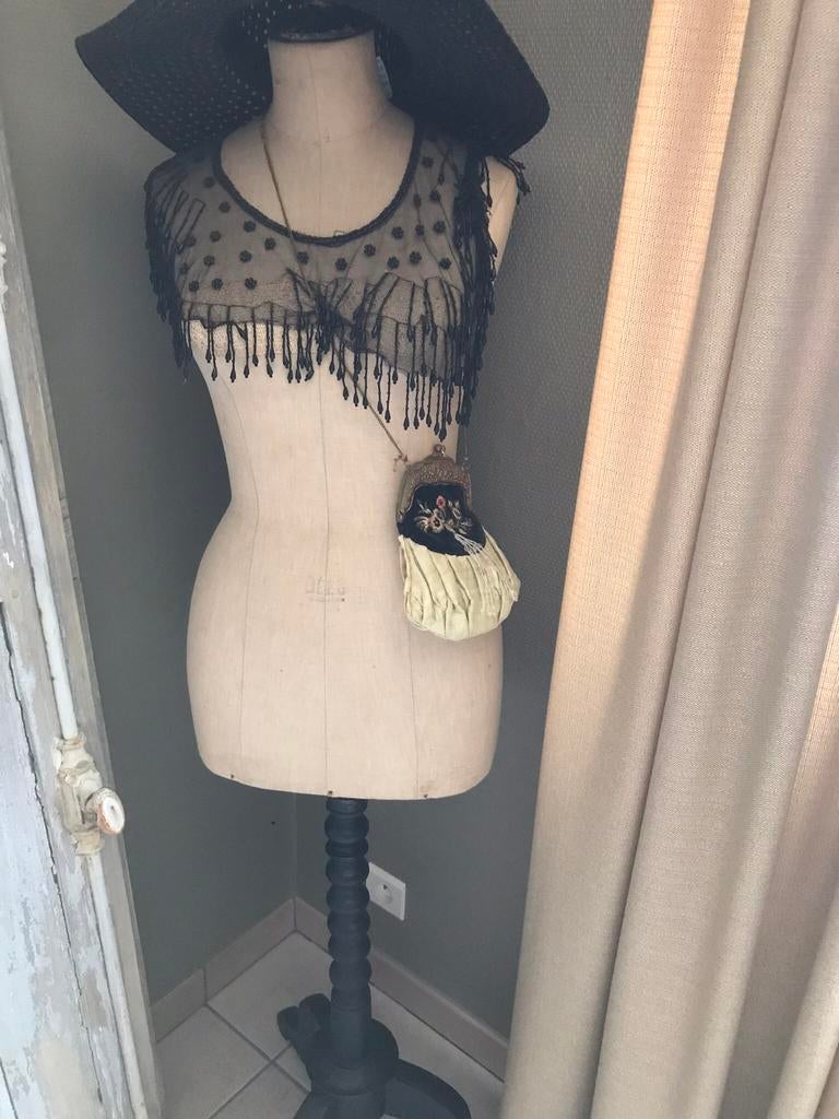 Antieke paspop met gedraalde poot in hout, Ophalen of Verzenden, Zo goed als nieuw, Hout