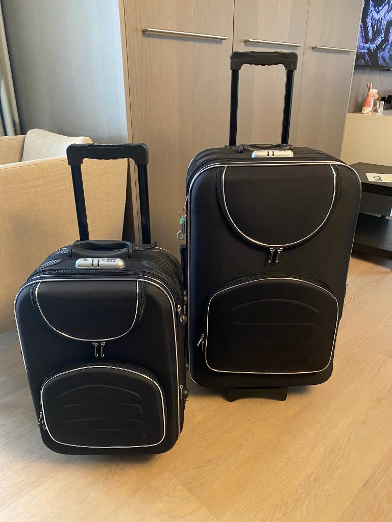 set koffers merkloos prima staat, Bijoux, Sacs & Beauté, Valises, Comme neuf, Plastique dur, Poignée extensible, Roulettes, Enlèvement