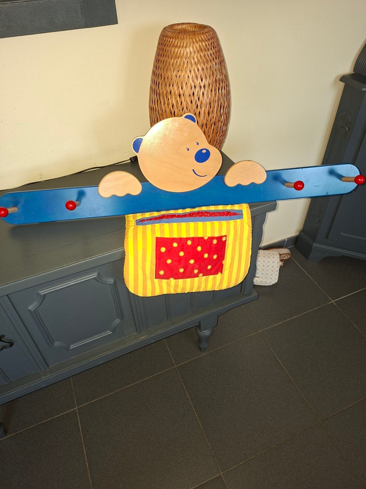 Kapstok kinderkamer, Ophalen