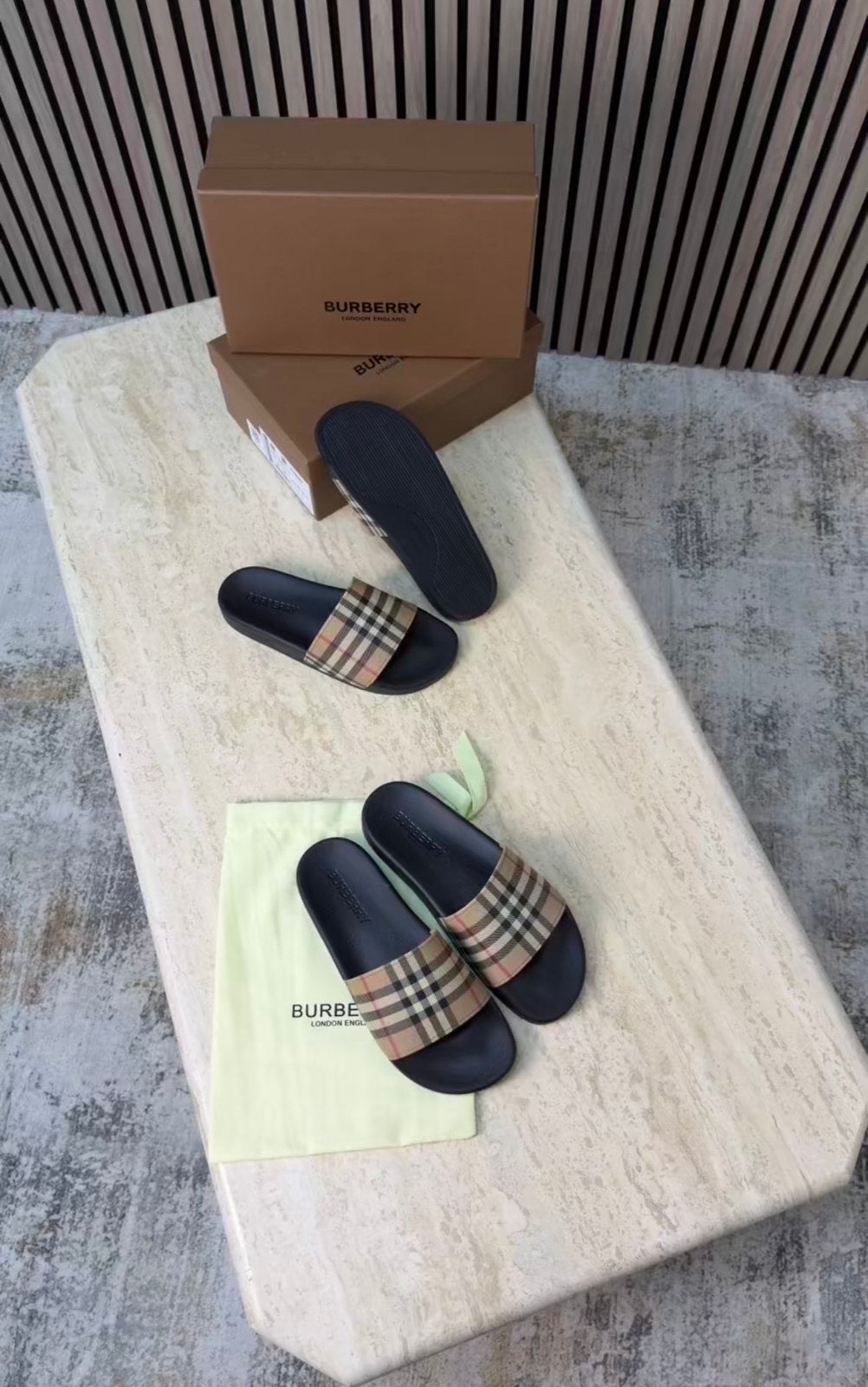 Claquette Burberry, Enlèvement ou Envoi, Neuf
