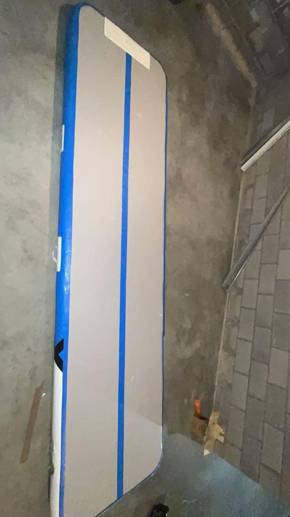 Airtrack: lengte 4m breedte 1m, Ophalen, Zo goed als nieuw, Materiaal