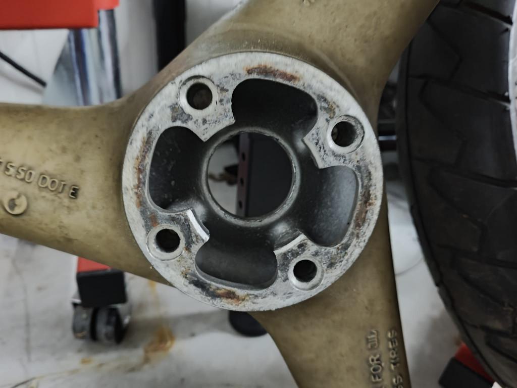 ducati 916-748-996 achterwiel, Motoren, DUCATI, Gebruikt, Ophalen of Verzenden, Jackierogier@outlook.be