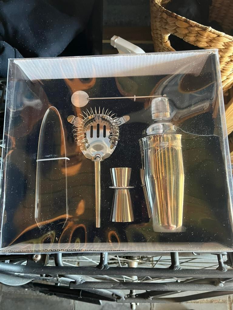Cocktailmaker, Enlèvement