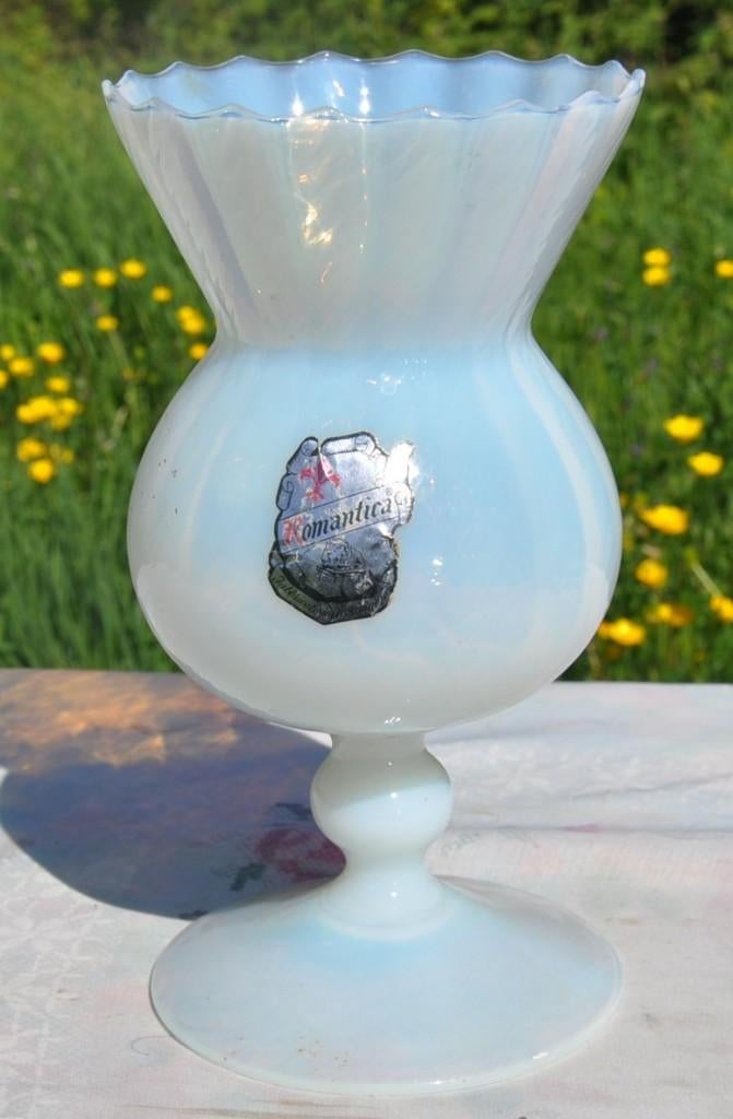 vase sur pied decoratif en opaline, Antiquités & Art, Enlèvement ou Envoi