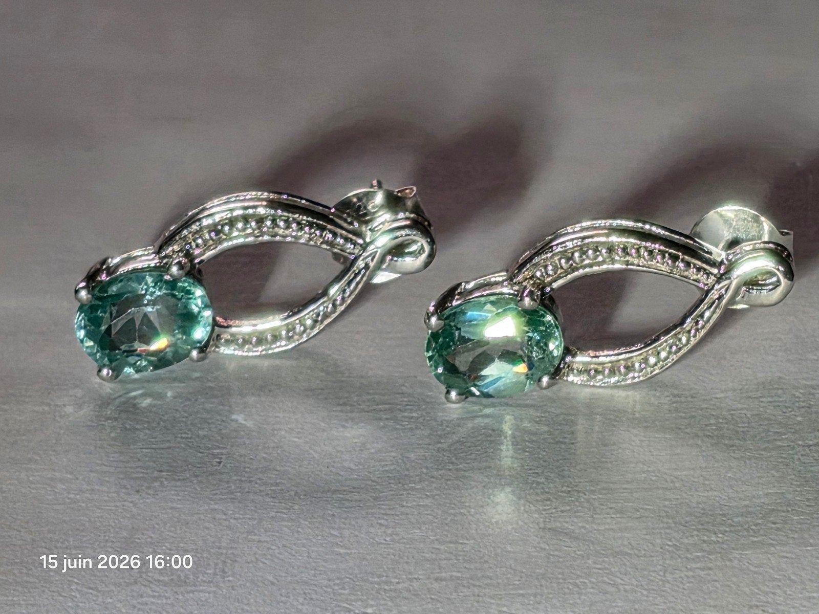 Belles boucles d'oreilles en argent massif avec zircon, Enlèvement, Avec pierre précieuse, Argent, Argent
