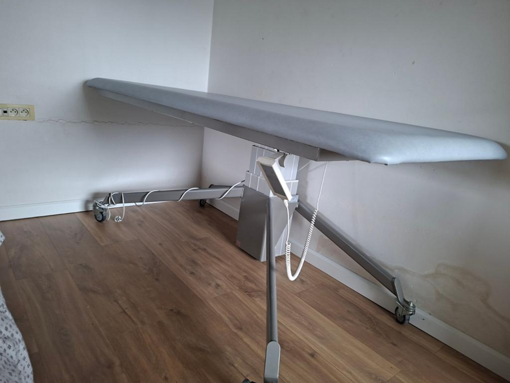 Verzorgingstafel /kinetafel /elektrisch, Kinderen en Baby's, Ophalen