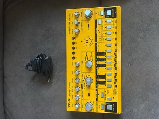 Behringer TD-3 acid yellow - zo goed als nieuw, Muziek en Instrumenten, Effecten, Ophalen, Zo goed als nieuw