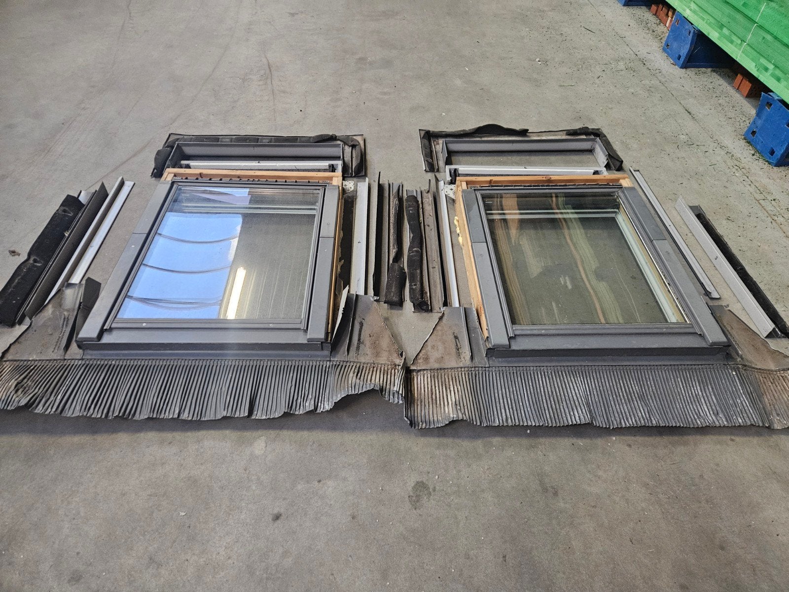2 velux dakramen Mk04 + gootstukken, Doe-het-zelf en Bouw, Ophalen, Gebruikt, Dakraam