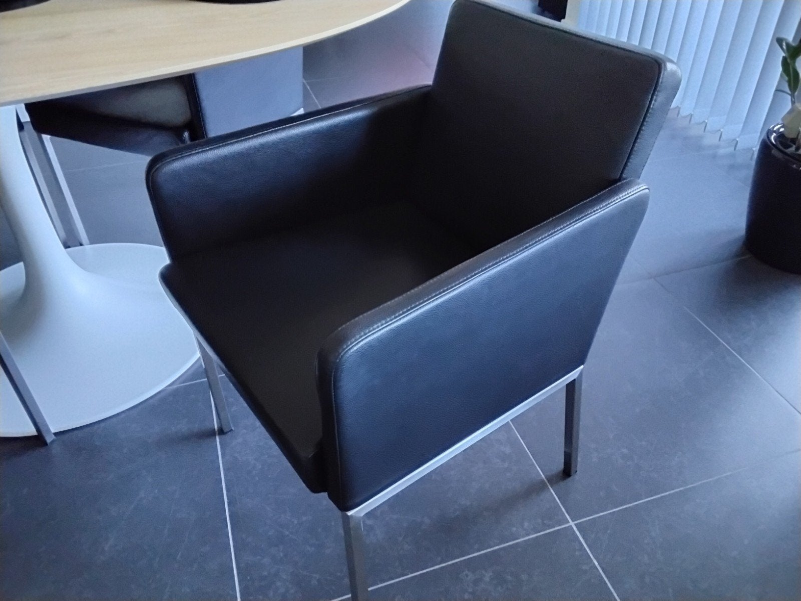 4 lederen living stoelen zwart, Huis en Inrichting, Ophalen
