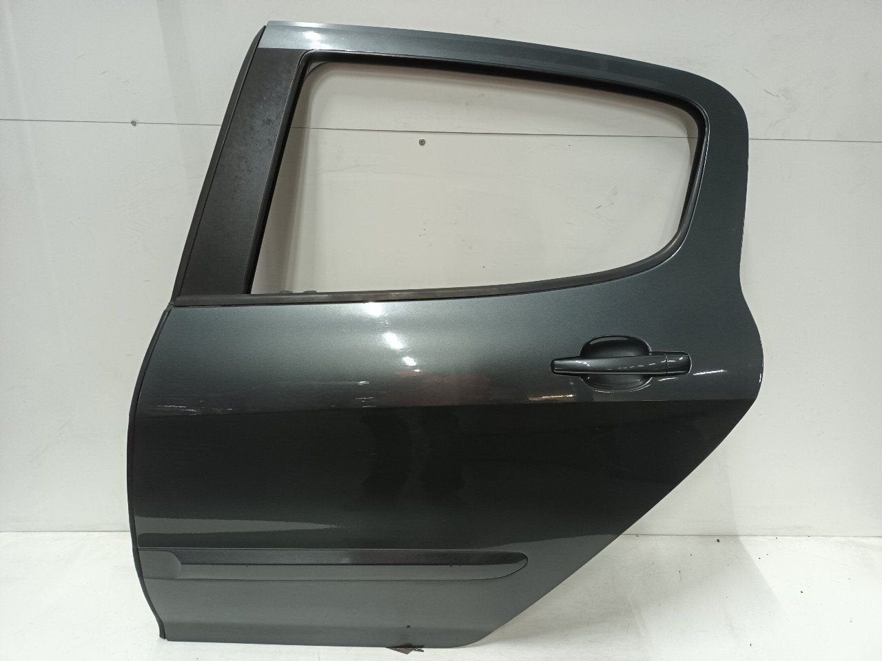 Portier links achter Peugeot 308, Onderdelen@venauto.nl, Van der Ven Autorecycling B.V., Gebruikt, Ettenseweg 76, 4706 PB Roosendaal, The Netherlands