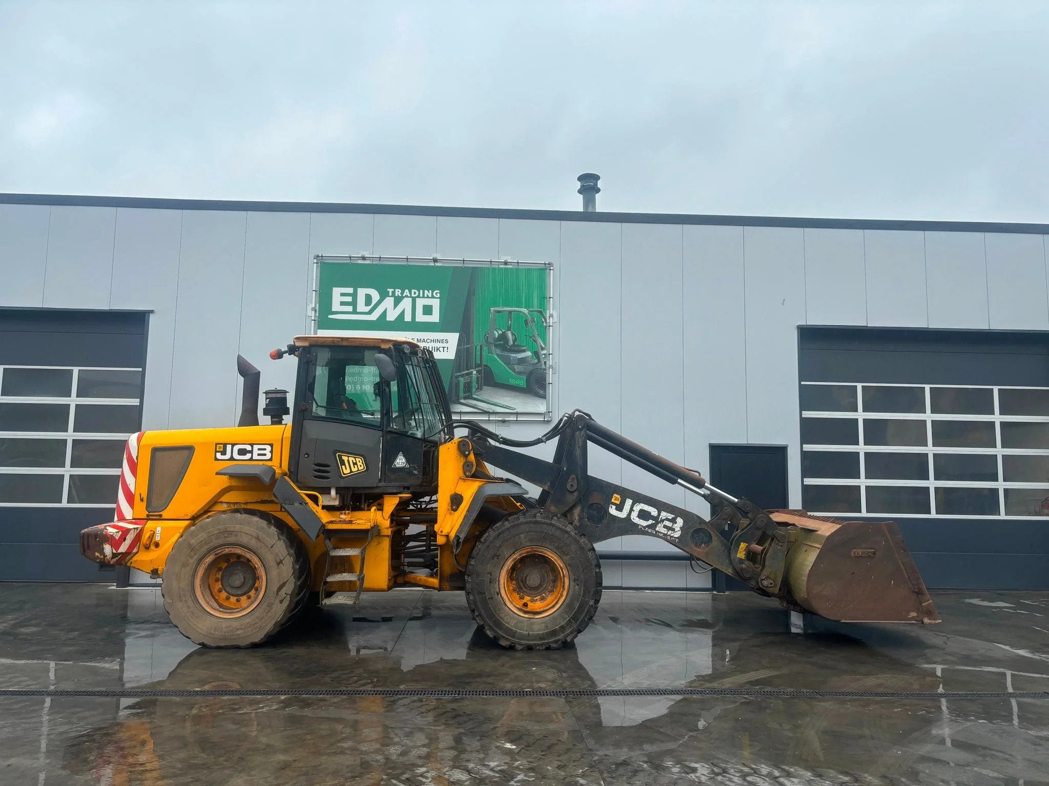 JCB WHEELED LOADING SHOVEL (année de construction 2011), Articles professionnels, Machines & Construction | Grues & Excavatrices