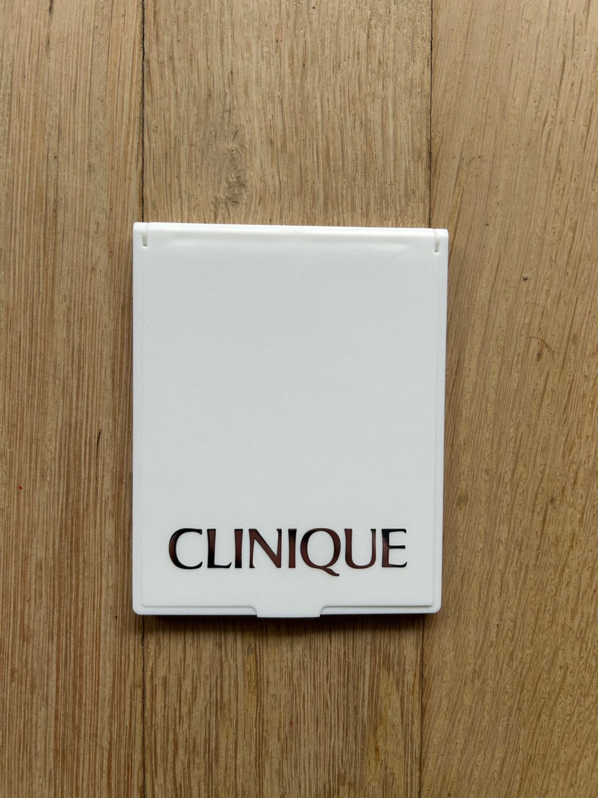 Miroir de sac à main Clinique blanc 9 cm x 7,5 cm NOUVEAU, Neuf, Tout le visage, Enlèvement, Accessoires