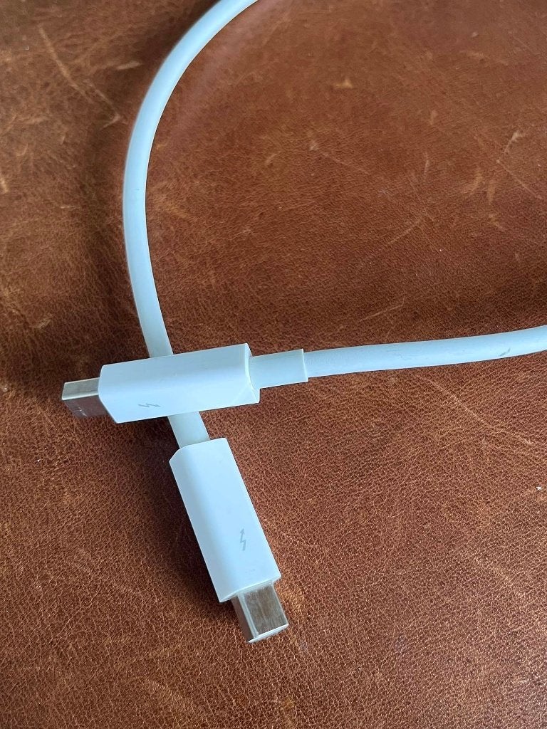 Un câble Thunderbolt Apple original de 0,5 m, Informatique & Logiciels, Envoi, Utilisé