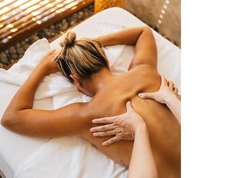 massage voor vrouw door man.