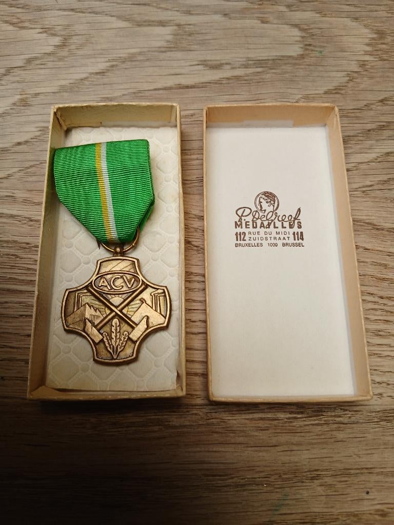 Degreef gouden ACV-medaille in doos, Verzenden, Overige soorten, Lintje, Medaille of Wings