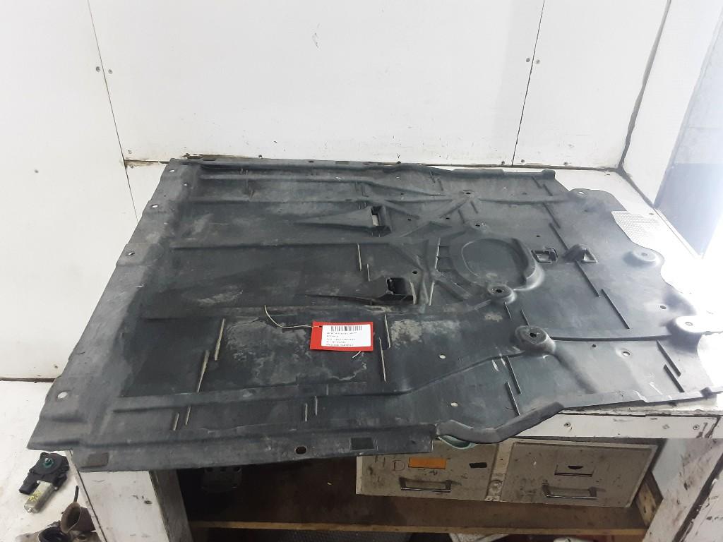 CACHE SOUS MOTEUR A Limousine (177.1) (A2475201500), Mercedes-Benz, Mevr. I. Hauben, Utilisé, Rue de l'Espoir 34 34
4030  GRIVEGNÉE, BE