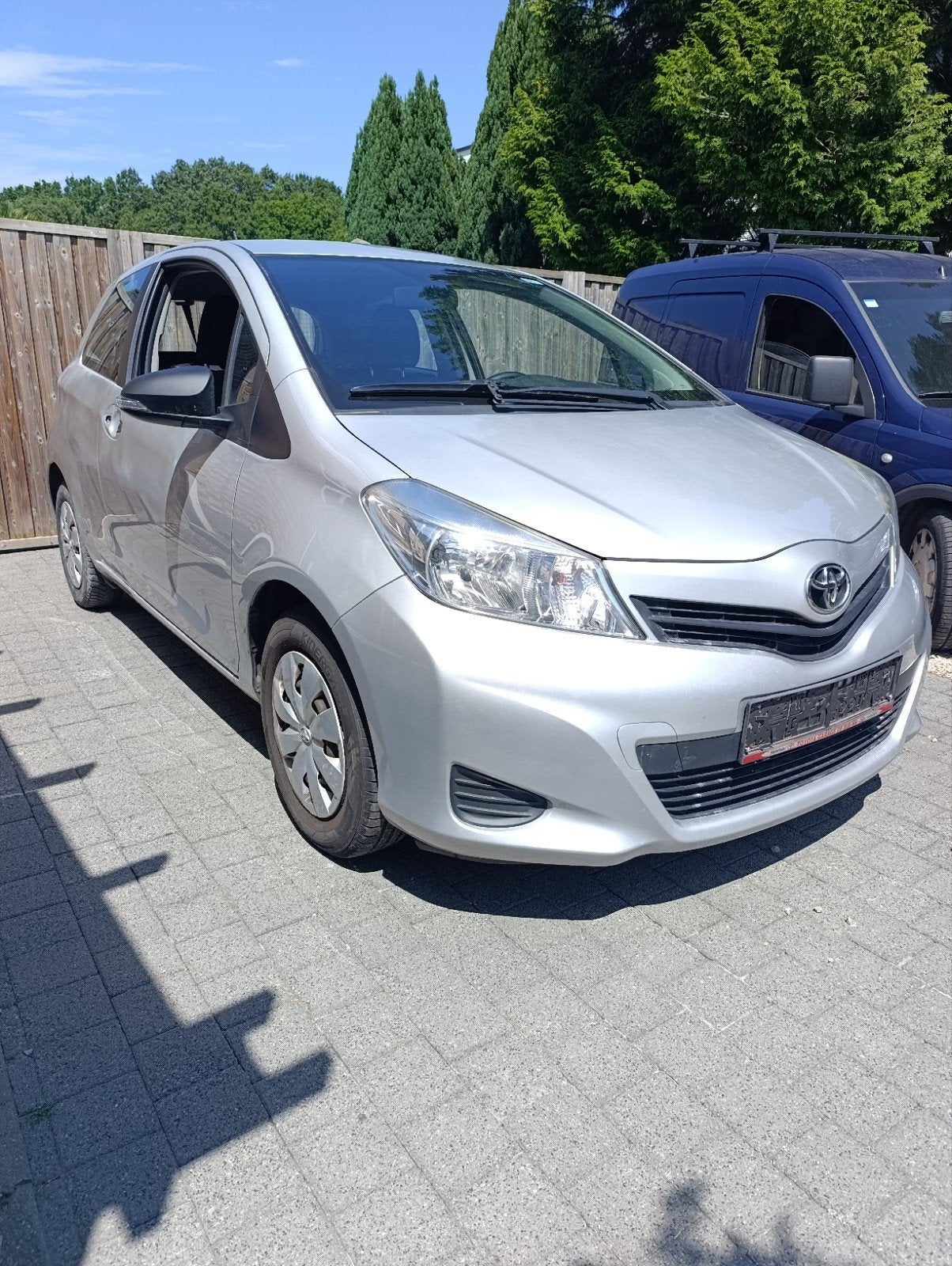 Toyota Yaris 1.0vvti 104 000 km à essence 2013, Autos, Toyota, Achat, Boîte manuelle, Noir, Particulier