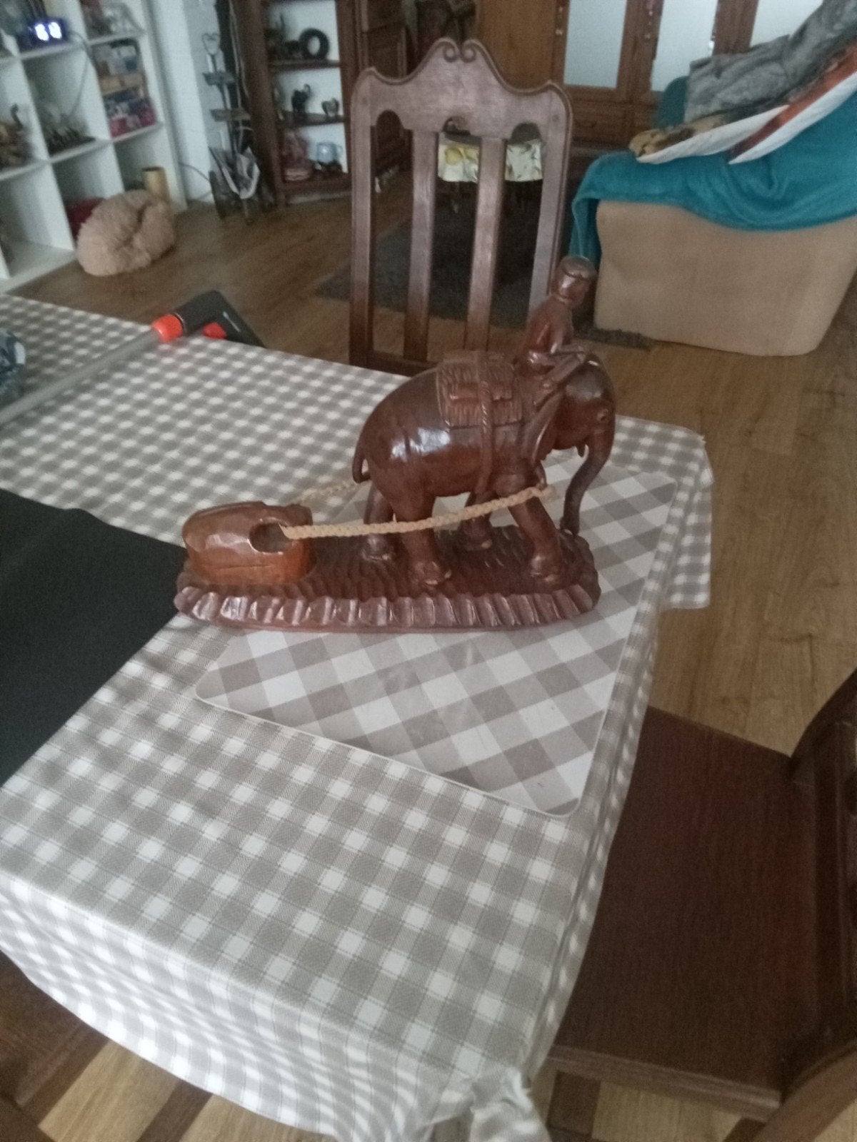 elephant en plain travail, Enlèvement ou Envoi