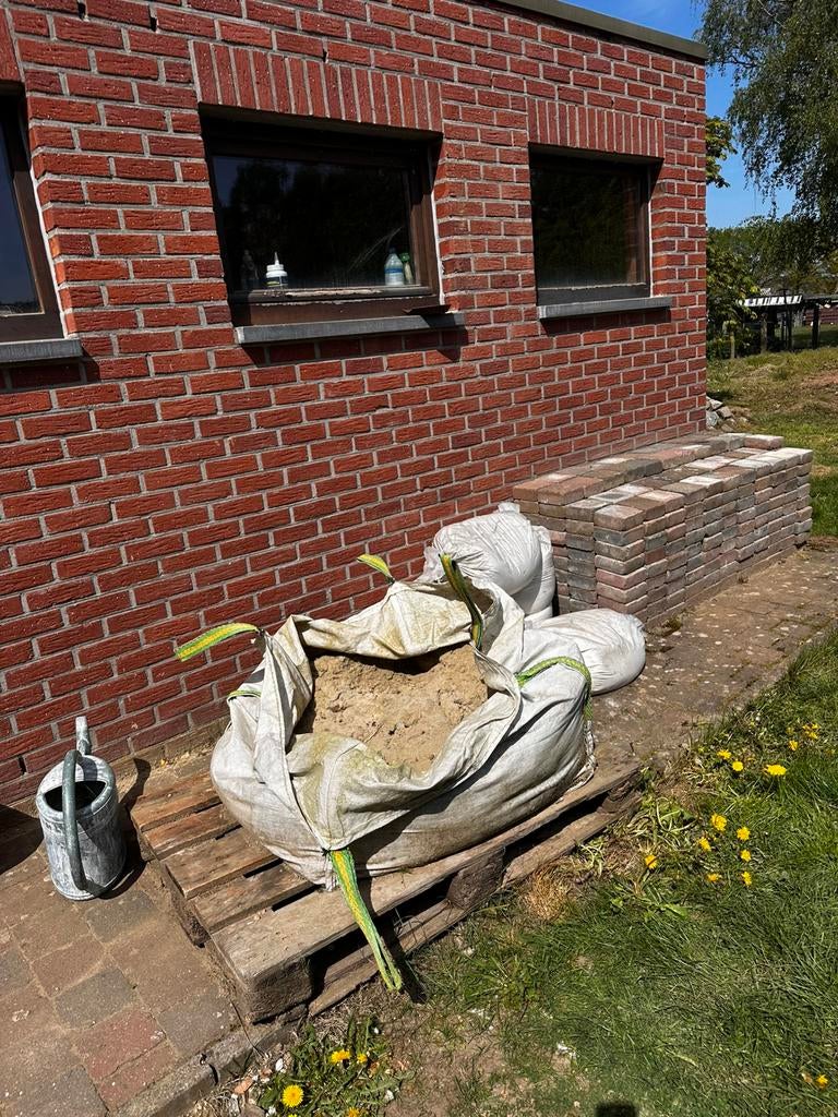 +-250 - 300 kilo witte metselzand, Ophalen, Zo goed als nieuw, Metselzand