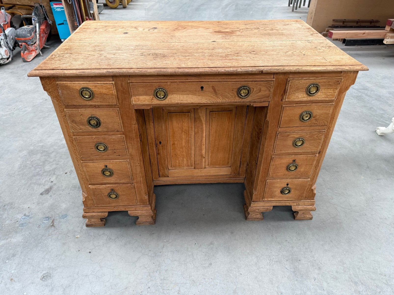 Antieke bureau, Enlèvement