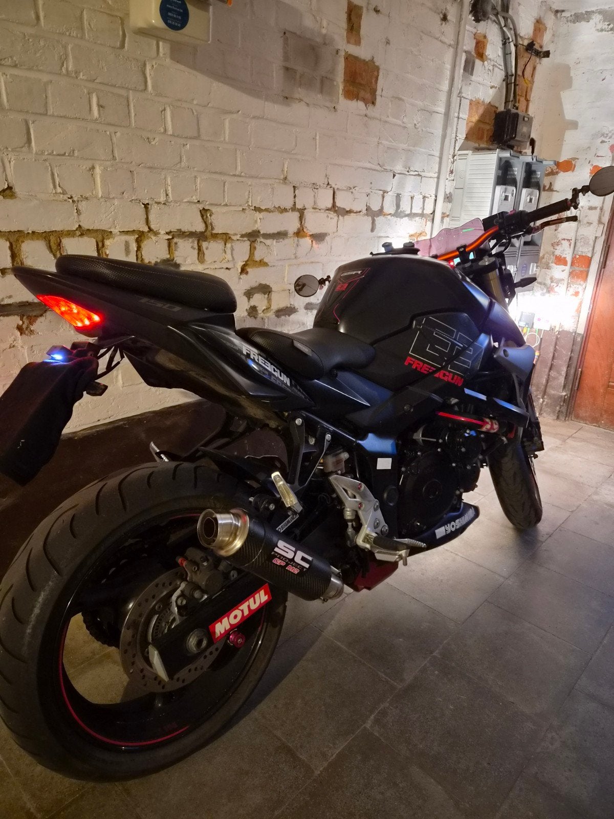 Suzuki Gsr 750 Freegun