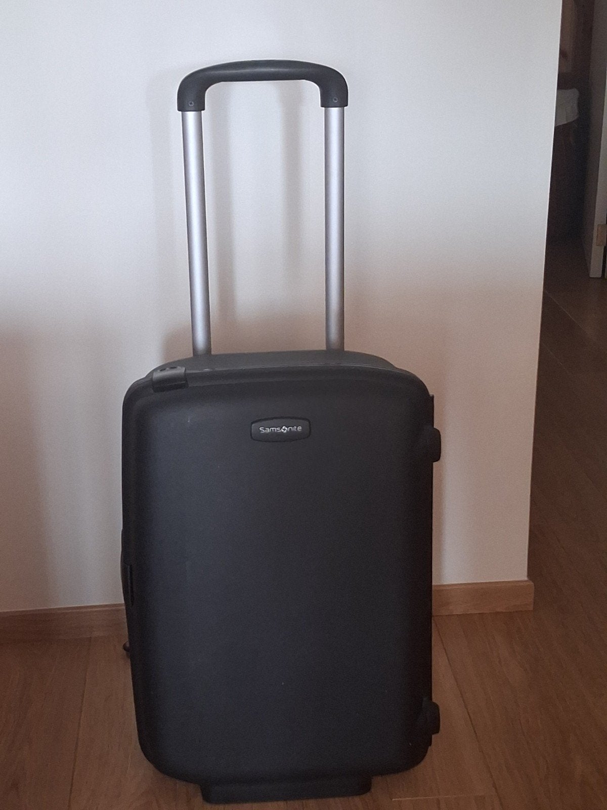 Valise noire rigide Samsonite  modèle  F’lite Young 64/23, Bijoux, Sacs & Beauté, Valises, Utilisé, Plastique dur, 60 à 70 cm