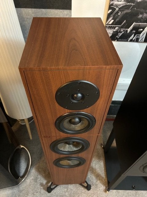 Revival Audio ATALANTE 4 walnut NIEUW, Autres marques, Hkjgluv, Enlèvement, Enceinte colonne