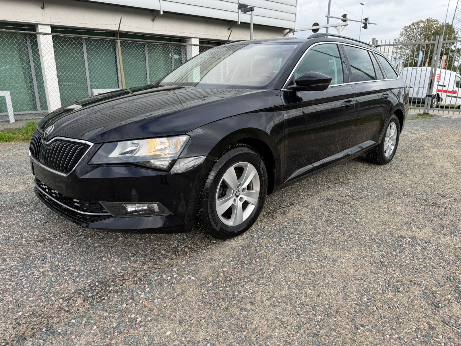 Skoda superb 2.0 diesel  euro6 gsm 0475896541, Auto's, Voorwielaandrijving, Zwart, 5 deurs, Particulier