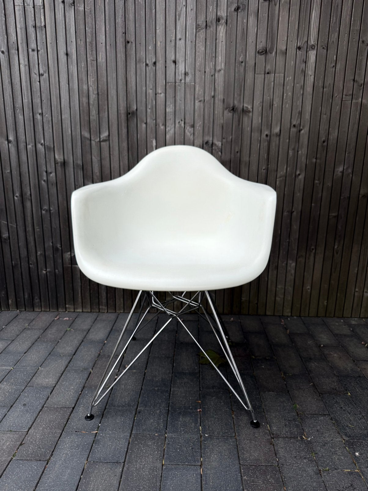 5 Eames DAR PP eetkamerstoelen – Wit – Goede staat, Huis en Inrichting, Stoelen, Ophalen, Zo goed als nieuw, Wit, Metaal