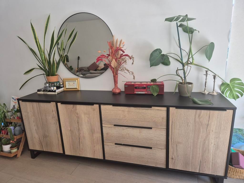 Houten moderne dressoir met zwarte details van Ygo, Ophalen, Zo goed als nieuw, 25 tot 50 cm, 200 cm of meer
